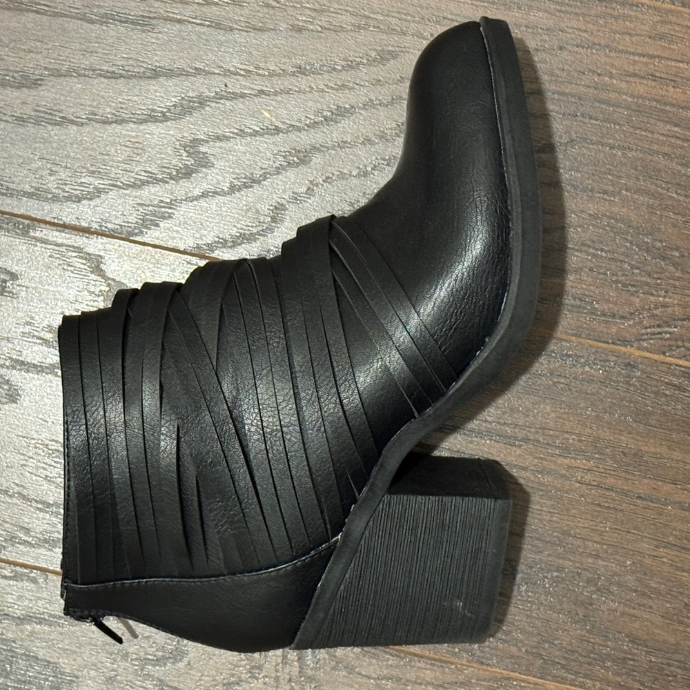 NWOT Clarks Spye Celeste Ankle-High Leather Bootie Size 7.5